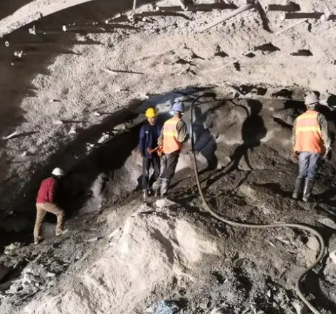 桐城拱顶带模注浆料的施工流程及注意事项